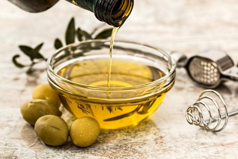 زيت الزيتون.. 5 أنواع وفوائد كثيرة