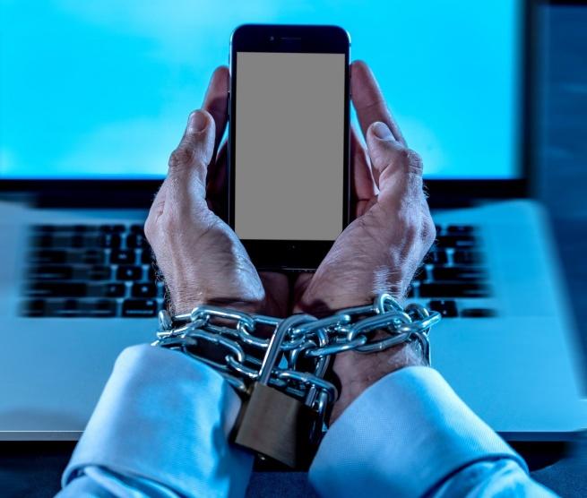 ما العلاقة بين الهواتف الذكية والاكتئاب؟
