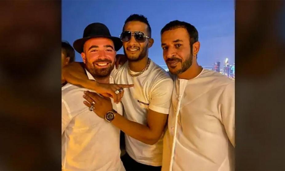 صورة محمد رمضان يحتضن عومر ادم أشهر فناني إسرائيل تثير الجدل