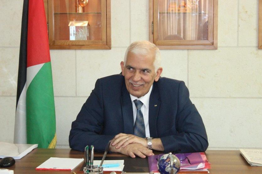 محافظ بيت لحم يقرر إغلاق مديرية النقل بسبب اصابات بكورونا