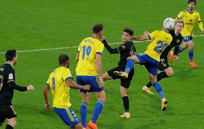 ريال مدريد يعود لسكة الانتصارات وقادش يهزم برشلونة