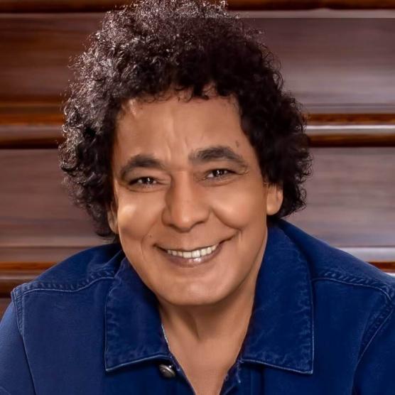 محمد منير يخرج عن صمته بعد دخوله المستشفى وأنباء إصابته بالشلل