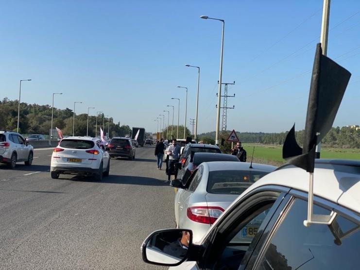 انطلاق قافلة سيارات احتجاجا على العنف والجريمة بأراضي الـ48