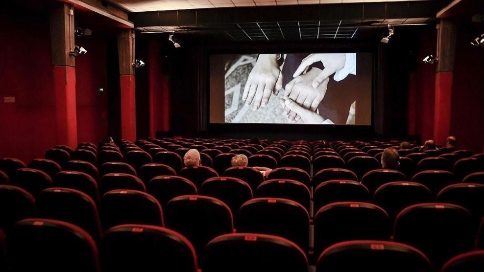 سينمات بريطانيا تحصل 22 مليون دولار لمواجهة خسائر فيروس كورونا
