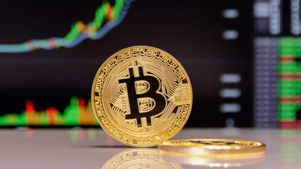 بيتكوين تتجاوز 30 ألف دولار لأول مرة بتاريخها