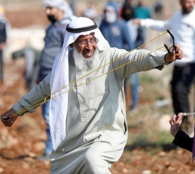 الاحتلال يعتقل المسن سعيد عرمه من منزله بقرية دير جرير