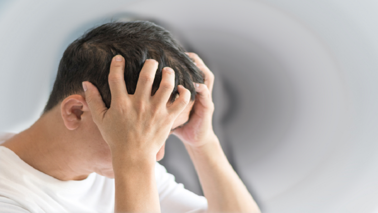 ما هو الصداع العنقودي وكم مرة يحدث؟