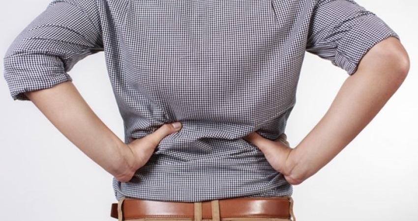 8 عادات تحطم العمود الفقري وتسبب آلام الظهر
