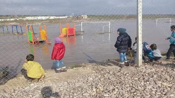 فيضان نهر عفرين يهدد سكان مخيمي دير بلوط والمحمدية بسورية