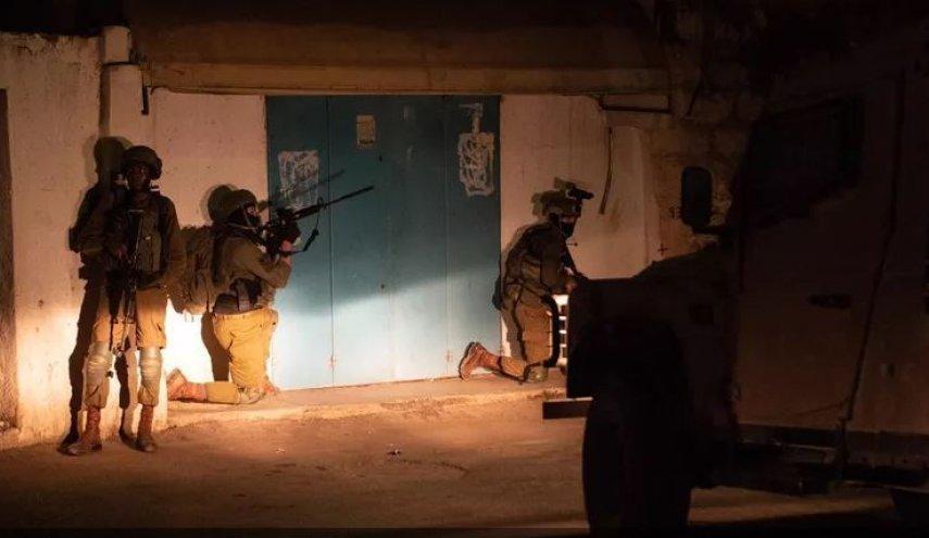 الاحتلال يشن حملة اعتقالات في الضفة والقدس