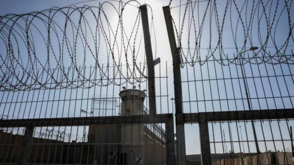 مركز يطالب بإنقاذ حياة الأسرى المصابين بالسرطان