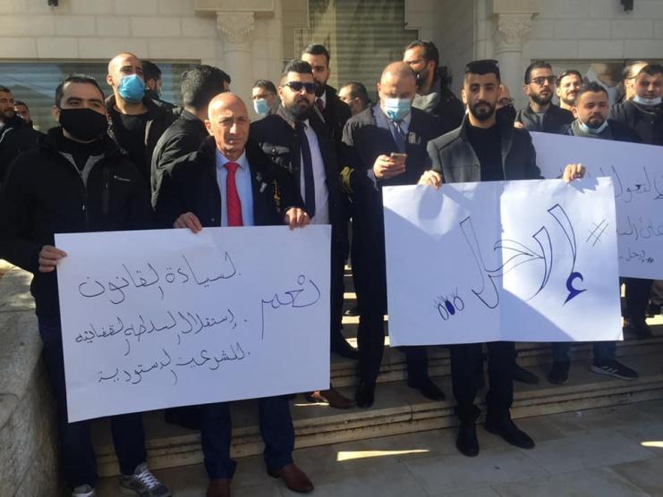 المحامون يواصلون فعالياتهم الاحتجاجية