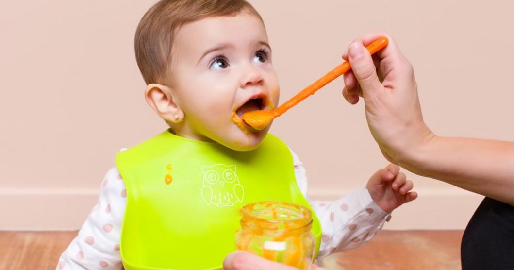 خبيرة تغذية: لا تطعموا أطفالكم منتجات الأرز المصنعة وعصائر الفاكهة