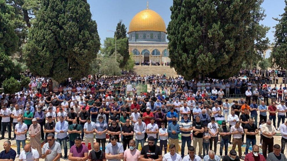 10 آلاف مصلٍ يؤدون الجمعة بالمسجد الأقصى