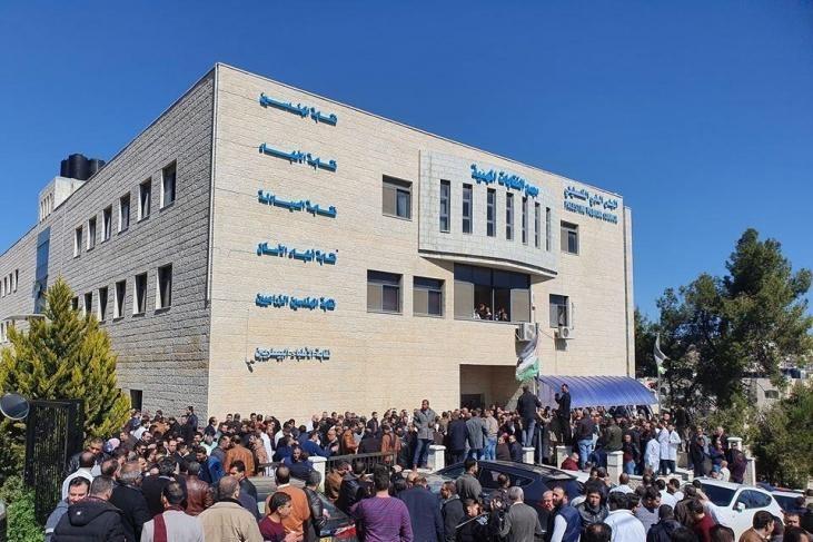نقابة الاطباء تقرر وقف العمل في جميع دوائر الرعاية الصحية وتدعو لاعتصام مركزي