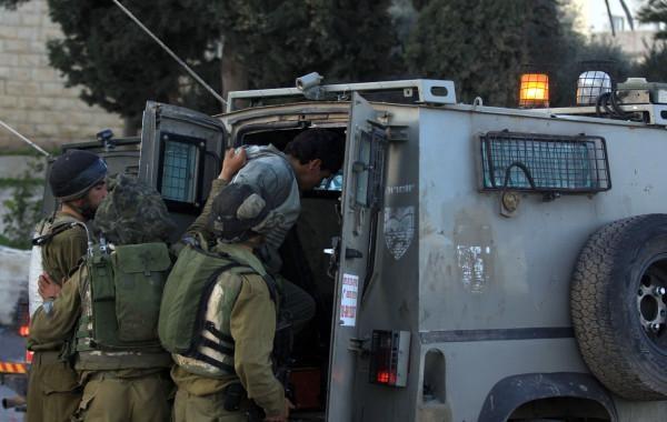 الاحتلال يعتقل شابين وأربعة فتية من القدس