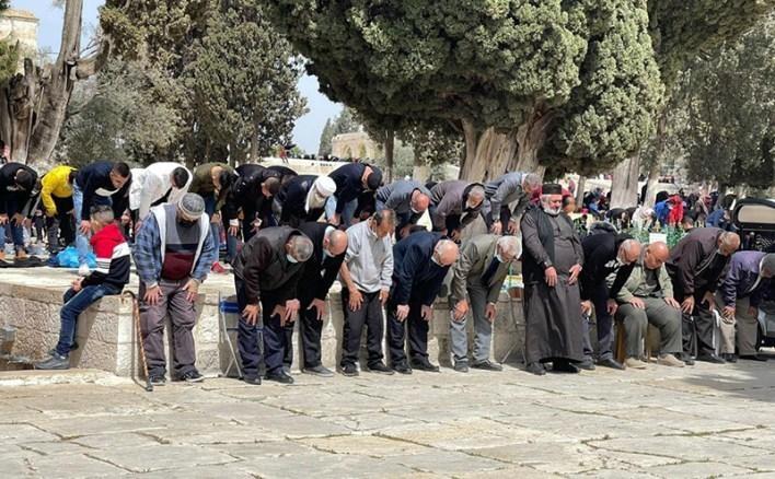 أكثر من 50 ألفا يحييون ذكرى الإسراء والمعراج في