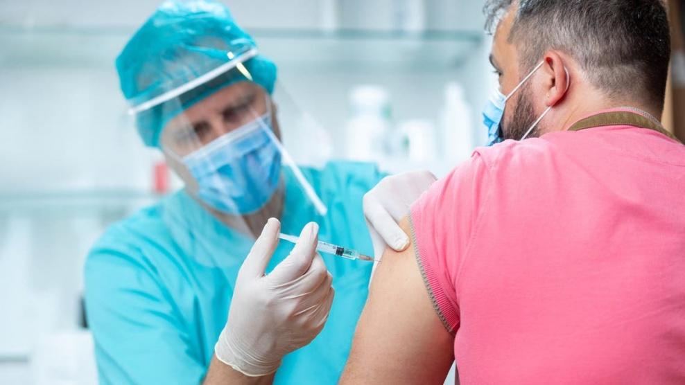 أدوية يجب تجنبها قبل تلقي لقاح كورونا