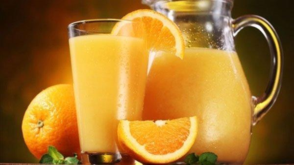 ماذا يحدث لجسمك عند شرب العصير يوميا؟