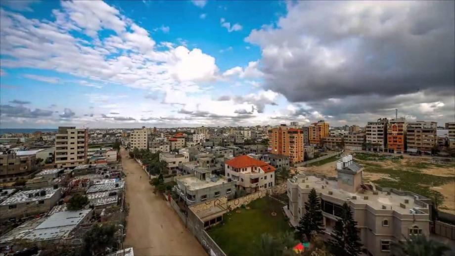 أجواء غائمة جزئياً وحارة نسبياً