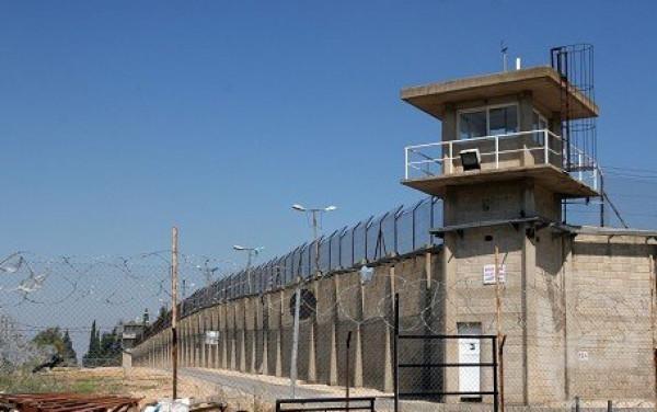 إدارة سجون الاحتلال تماطل في علاج عدد من الأسرى المرضى وتتجاهل أوضاعهم الصعبة