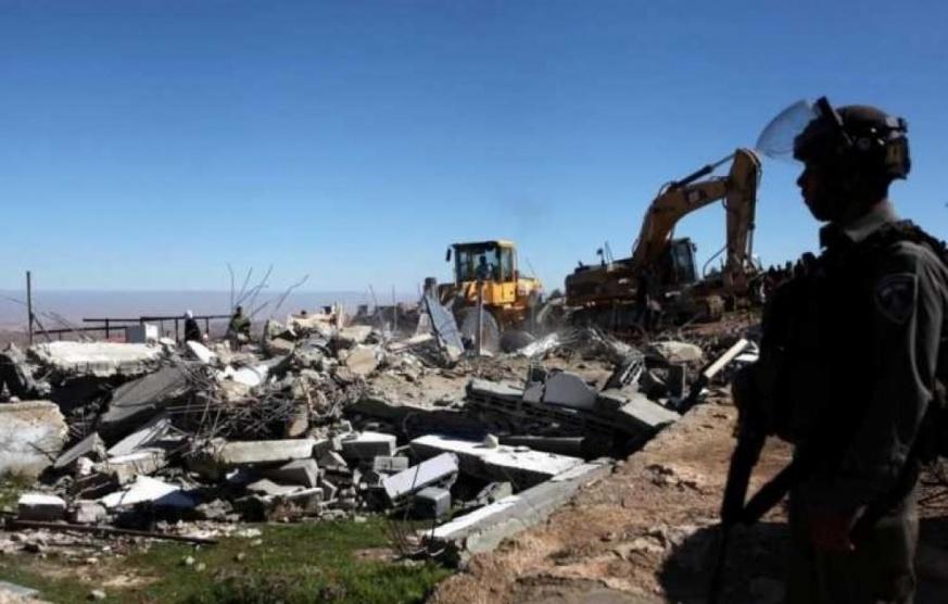 الاحتلال يهدم 4 محال تجارية قيد الإنشاء في دير قديس غرب رام الله