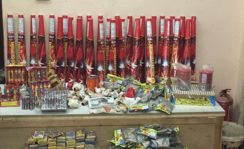 الشرطة تقبض على تجار ومستخدمي ألعاب نارية وتضبط 6 مركبات استخدمت في التشحيط