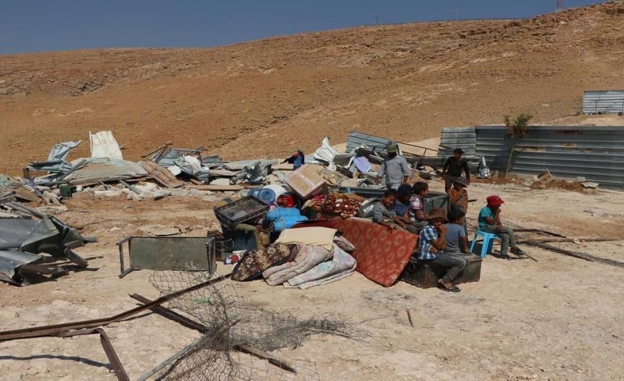 الاحتلال يهدم منشآت ويصادر معدات زراعية شرق رام الله