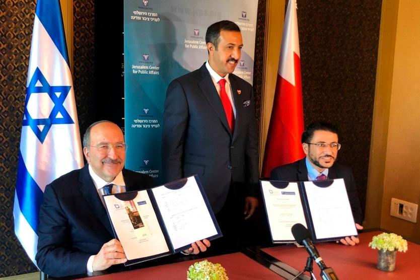 بالصور - مسؤولان بحريني وإسرائيلي في رحلة غطس