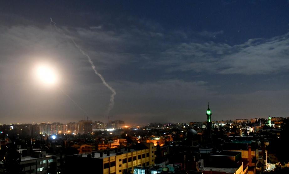 التلفزيون السوري: الدفاعات الجوية تتصدى لهجوم إسرائيلي في محيط دمشق