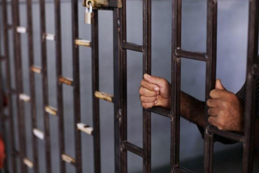 الهيئة: 8 أسرى يواصلون الإضراب احتجاجًا على