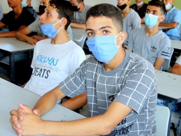 البدء بتطعيم طلبة المدارس من الصف العاشر وحتى الثاني عشر