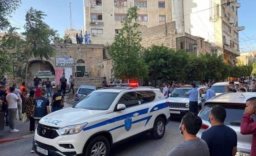 العثور على جثة محترقة برام الله والنيابة العامة والشرطة تباشران إجراءاتهما القانونية