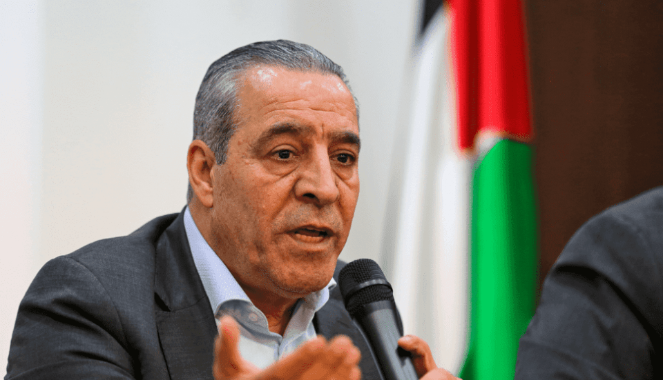 الشيخ ينفي توجه السلطة لوقف صرف رواتب الأسرى