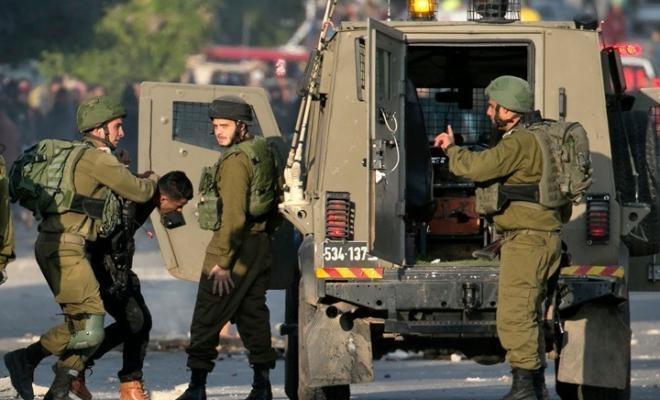 الاحتلال يُفرج عن 24 شابًا بعد اعتقالهم من صوريف شمال الخليل