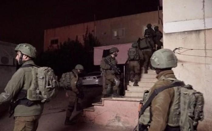 الاحتلال يعتقل 26 فلسطينيًا من الضفة والقدس