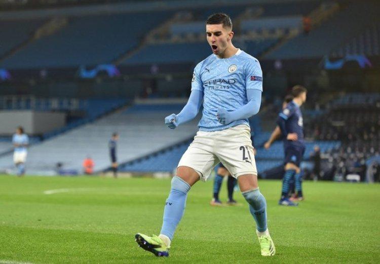 توريس يصل برشلونة لإجراء الفحص الطبي