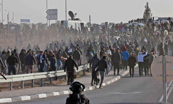 بينيت يعترف بعجزه في مواجهة سكان النقب ويهدد