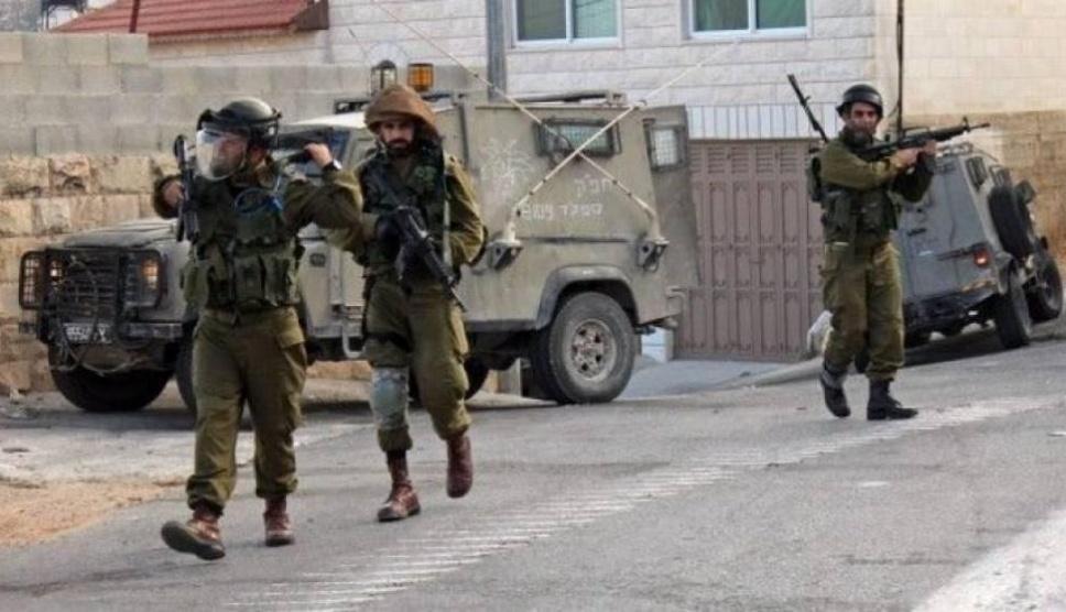 الاحتلال يعتقل 4 فلسطينيين من الضفة