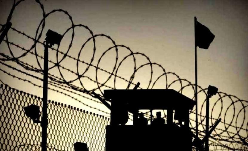 الأسرى يواصلون معركتهم النضالية والاحتلال يدفع بتعزيزات من وحدات القمع