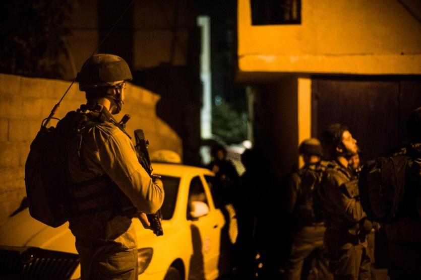 الاحتلال يعتقل 3 فلسطينيين من رام الله والقدس