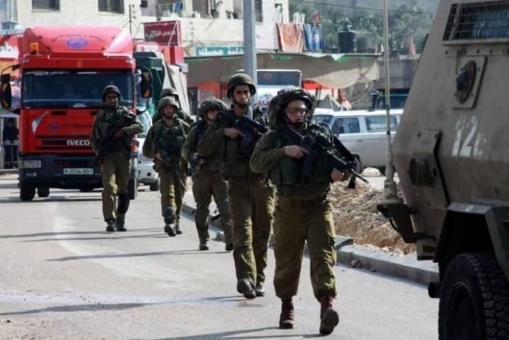 الاحتلال يقتحم مدينة طوباس ويفتش منزلا