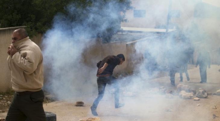 إصابات بالاختناق إثر مواجهات مع الاحتلال في الخليل