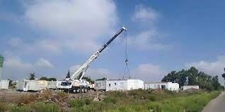 مستوطنون ينصبون منزلا متنقلا وخيمة في أراضي غرب بيت لحم 