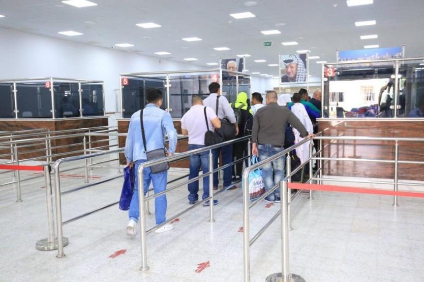 الاحتلال منع 12 فلسطينيا من السفر الأسبوع الماضي