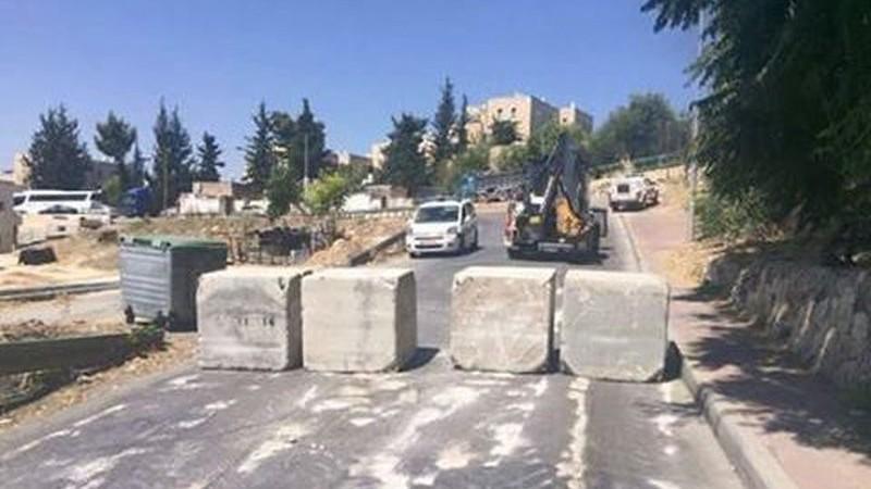 الاحتلال يغلق مدخل المسعودية ويجرف أراضي شمال غرب نابلس