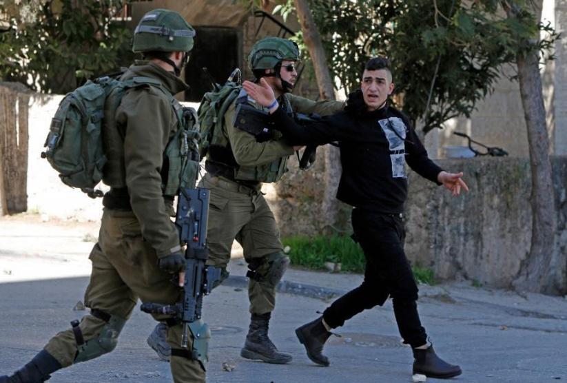 الاحتلال يعتقل 15 مواطنا من الضفة وغزة