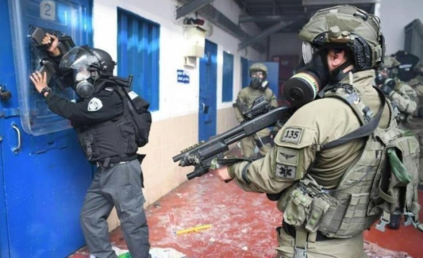 توتر في السجون واستدعاء قوات القمع في