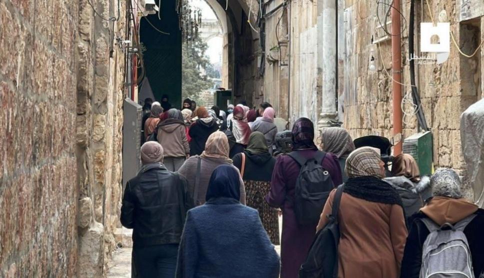 الاحتلال يمنع مواطنين من الضفة من دخول الأقصى