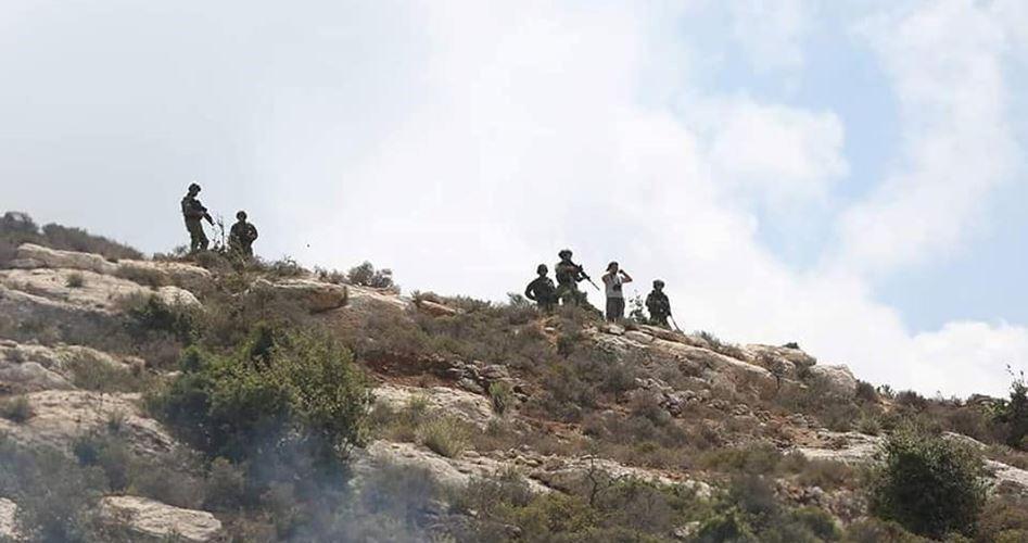 رام الله: إصابات بالاختناق جراء اعتداء الاحتلال على المشاركين بفعالية في جبل الريسان